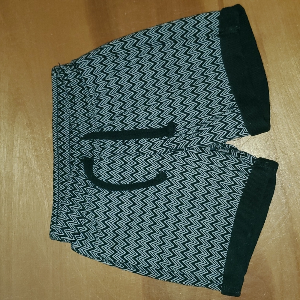 Old Navy shorts. GUC. 12-18M